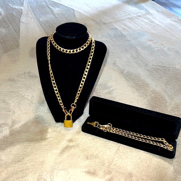 LV lock & key # 317 comes with 2 unbranded chain in a velvet gift box - Picture 1 of 12